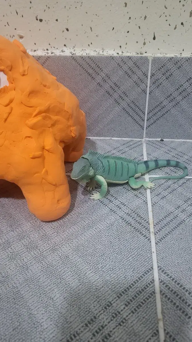 Realistic Lizard Figures