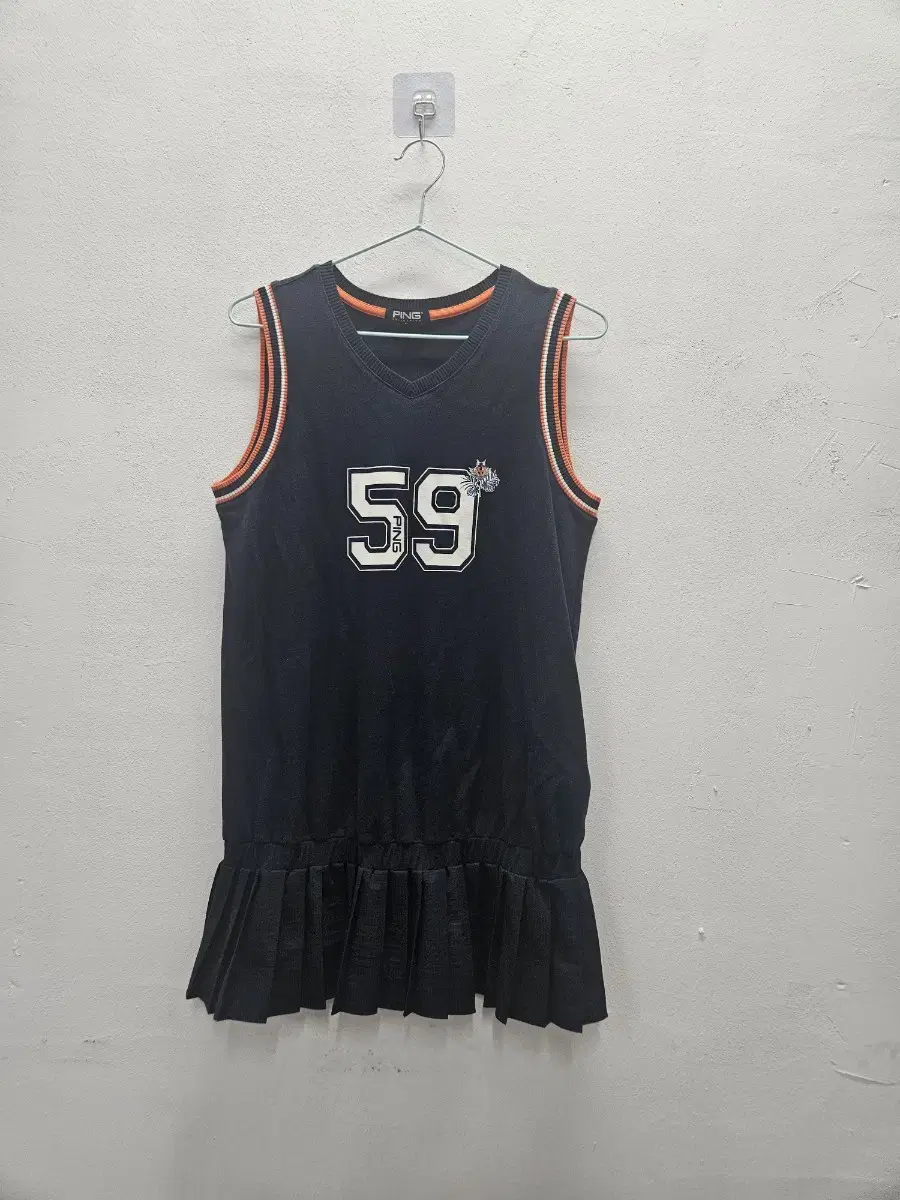 95 ping sleeveless knit onepiece