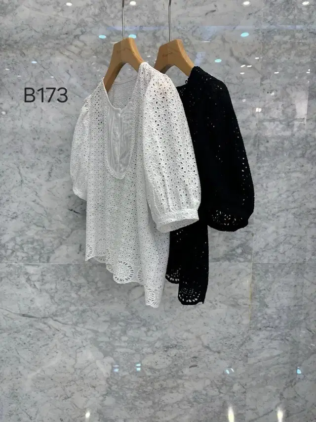 js뉴욕스타일신상(당일발송)2024 s/s 펀칭 레이스 블라우스