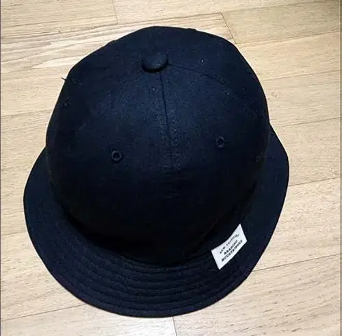 Black bucket hat