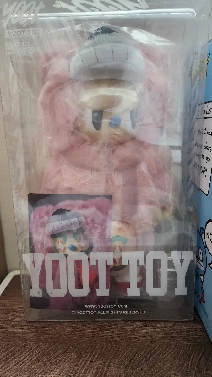 Sells limited edition angel yoot toys.