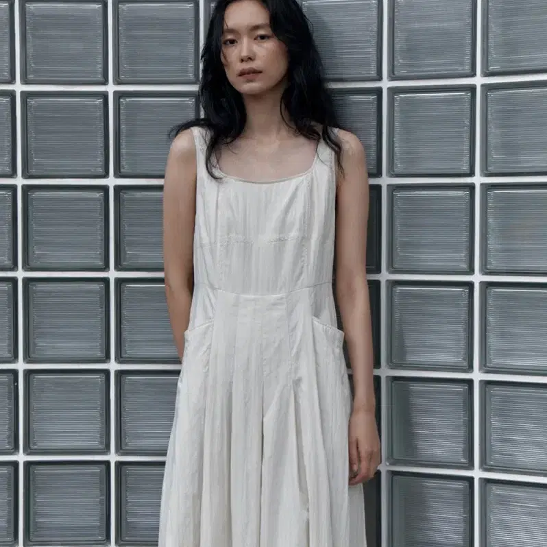 더 라이 / Pocket Pleated Dress