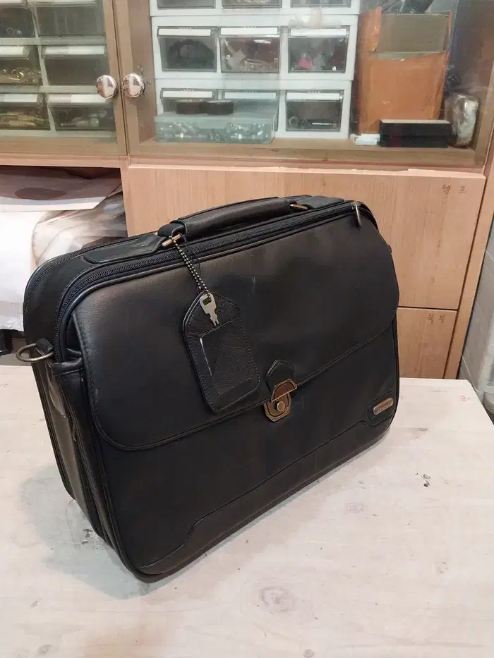 Spanish Recuerdos Leather Briefcase