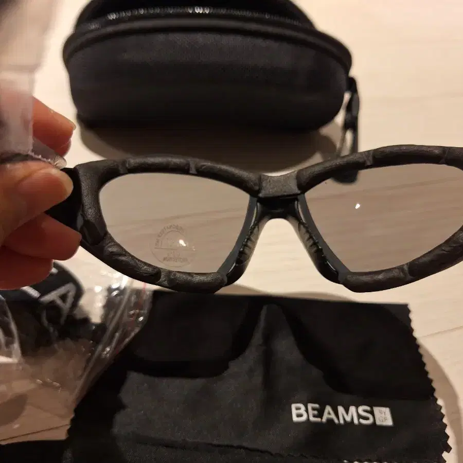 BEAMS 스포츠선그라스