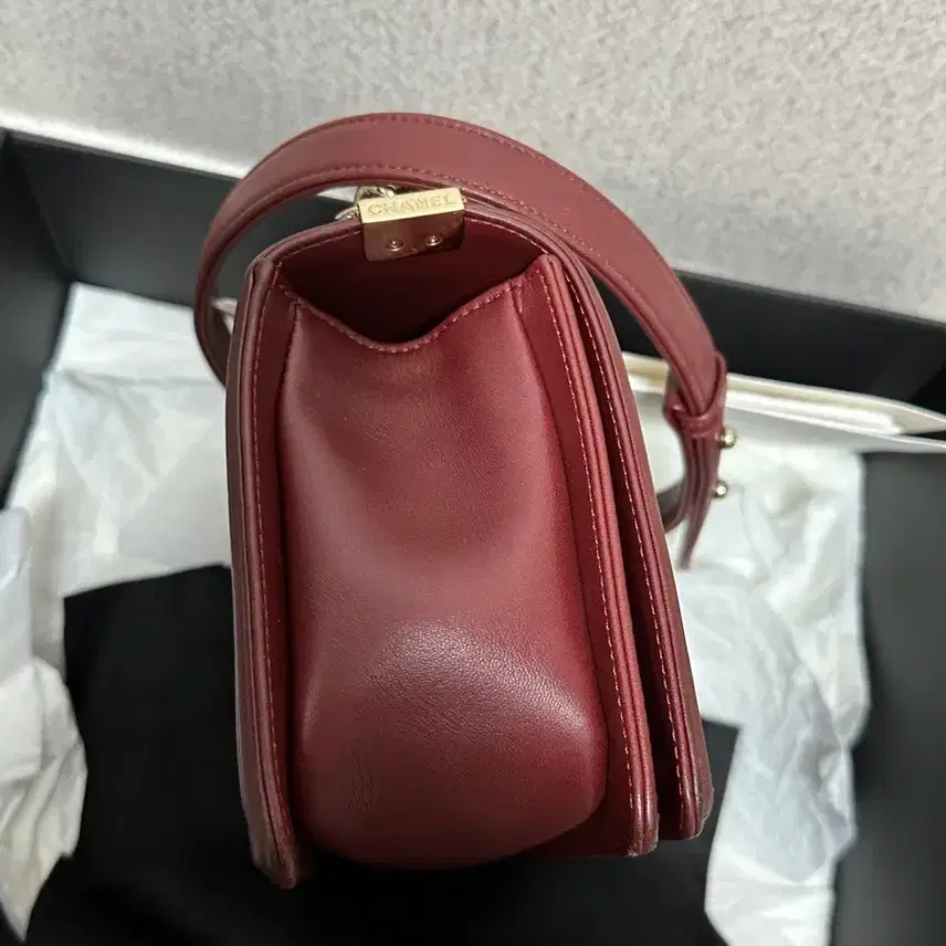 샤넬 보이백 미듐 버건디 사진 4