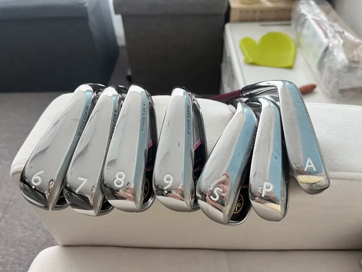 Yamaha Sees 7 iron set + cover included