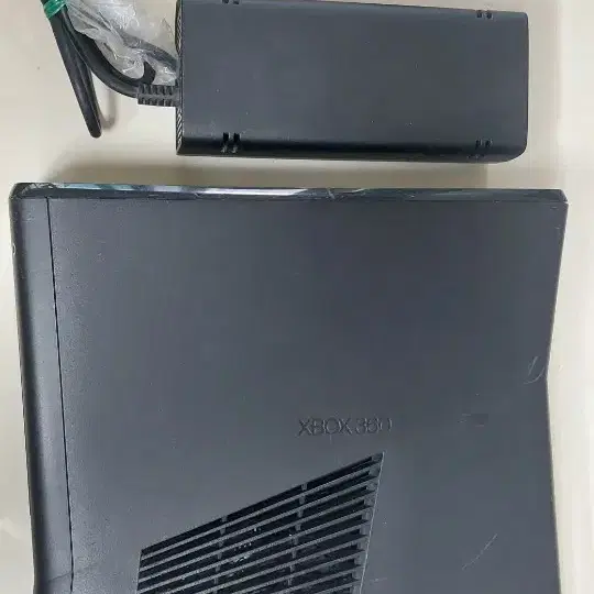 Xbox360 슬림 (게임패드 제외)