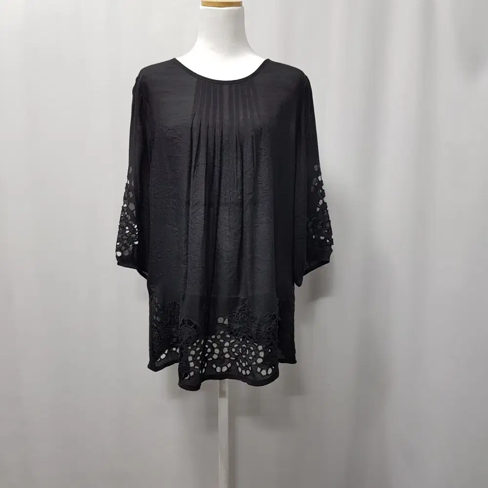 Vintage black punching glossy boxy 7-quarter-length long blouse Women's F E545