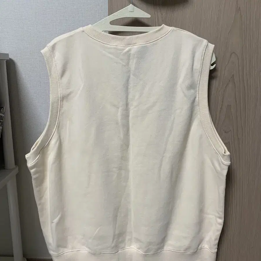 크루치 조끼 베스트 KRUCHI LOGO V NECK SWEAT VEST