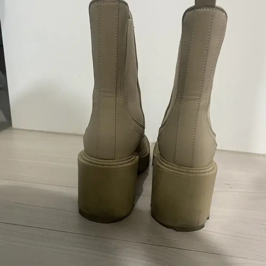 Zara 에서 산 구도  size:230