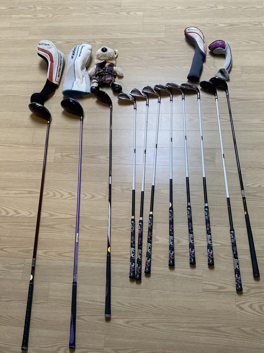 Full set of women's golf clubs for sale (excluding putter)