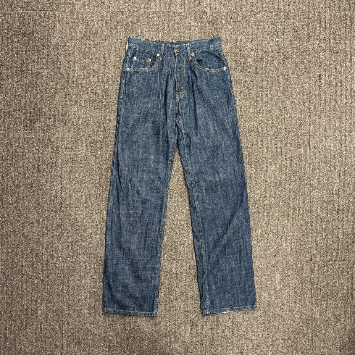 [28] Levi's OT221 straight jeans