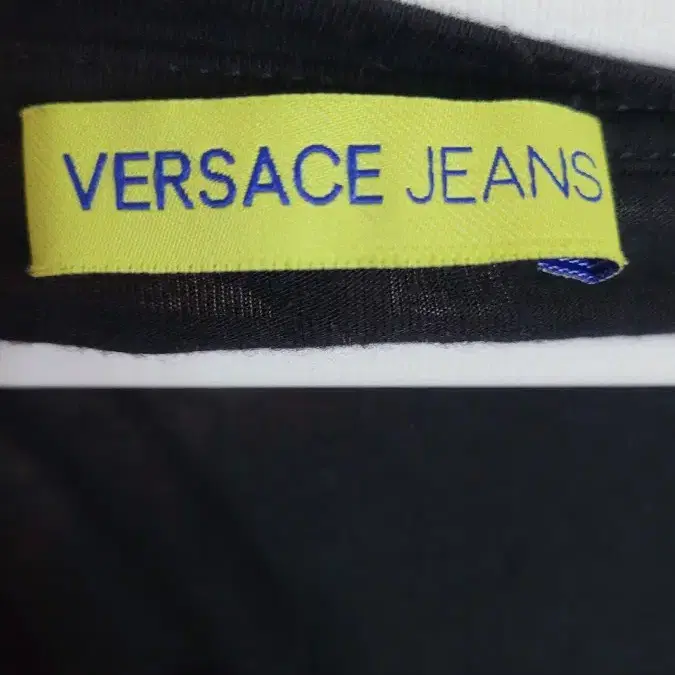 Versace 티