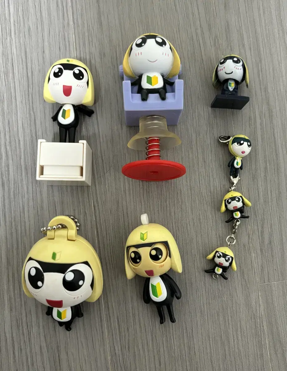 Bulk merchandise, including Keroro Tamama figures keyring 