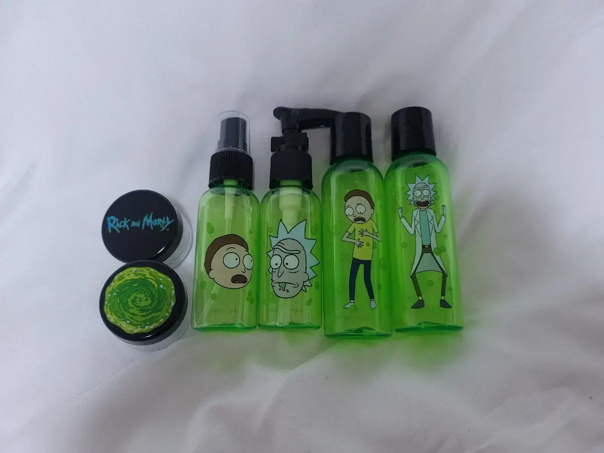 Rick & Morty Travel Container Set