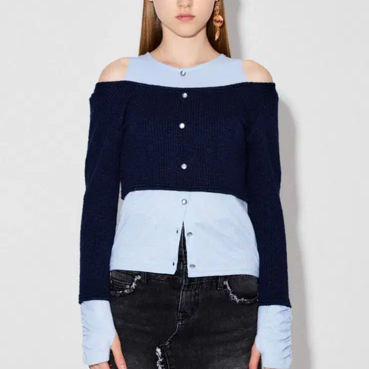 택포) 데비어퍼 DALYN SHOULDER HOLE TOP_Navy