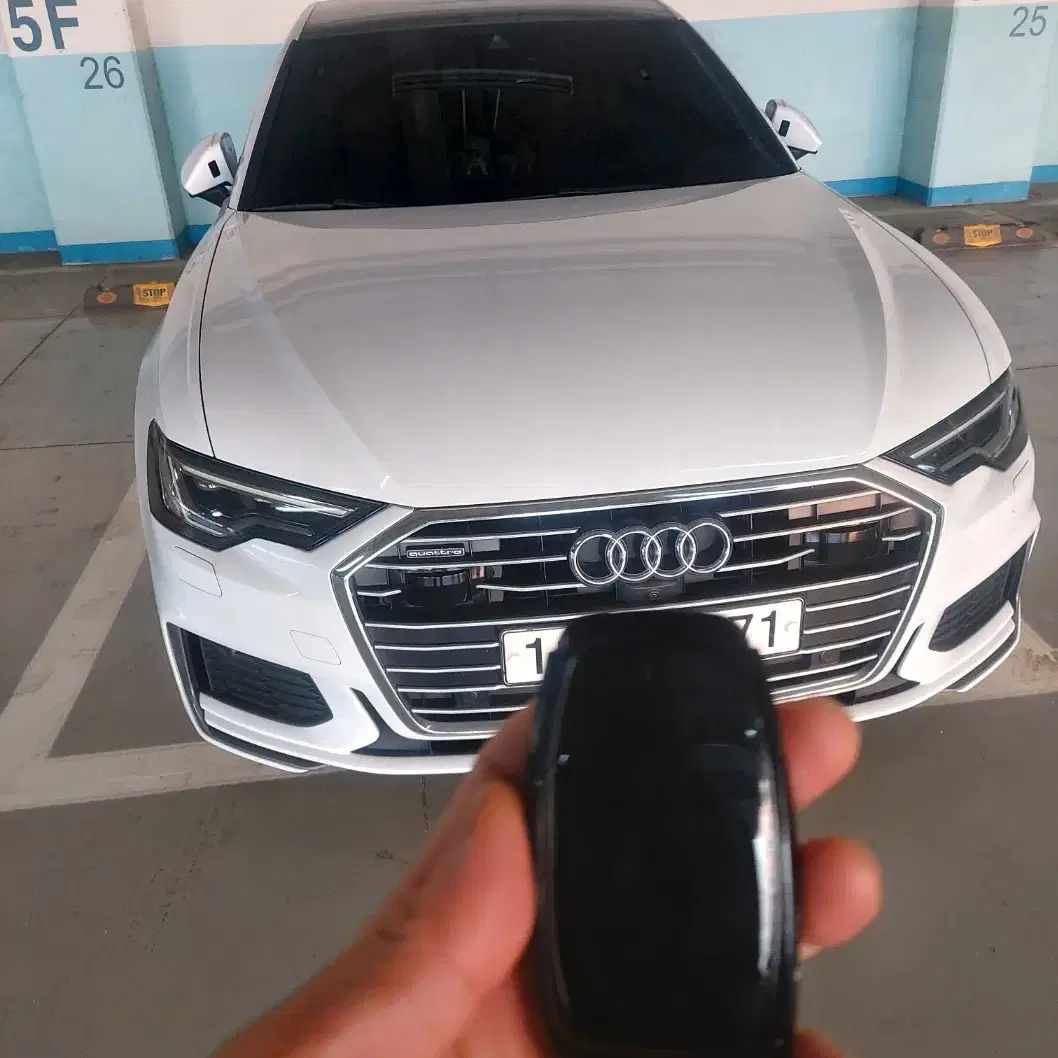 아우디 AUDI TYPE 최신형 시크한 블랙 색상 LCD 디지털키 개조