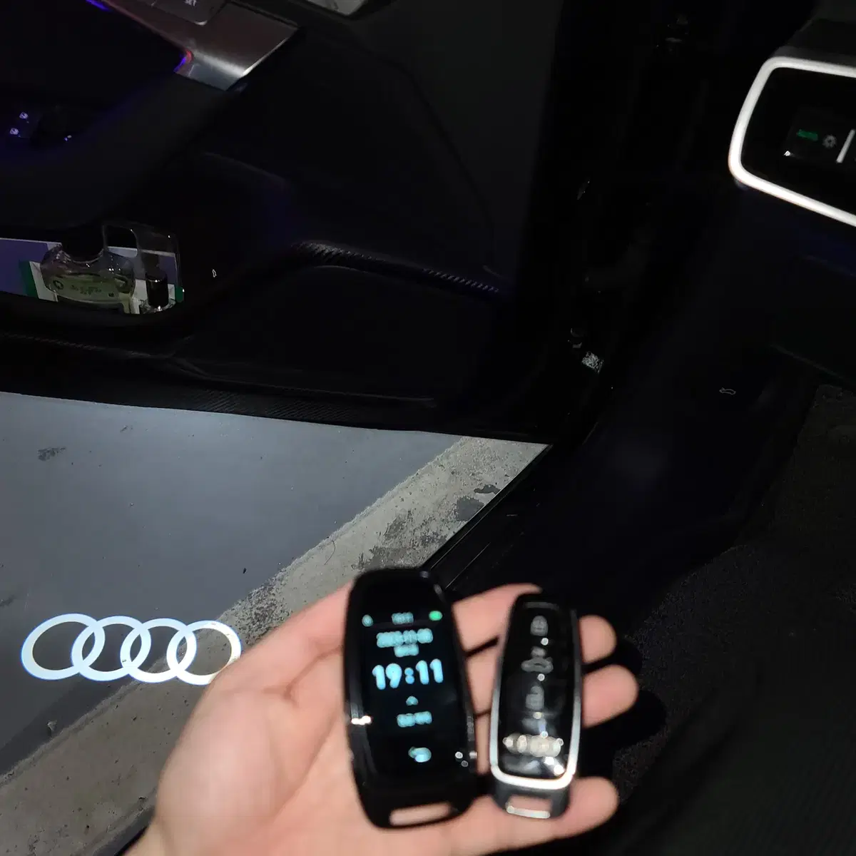 아우디 AUDI TYPE 최신형 시크한 블랙 색상 LCD 디지털키 개조