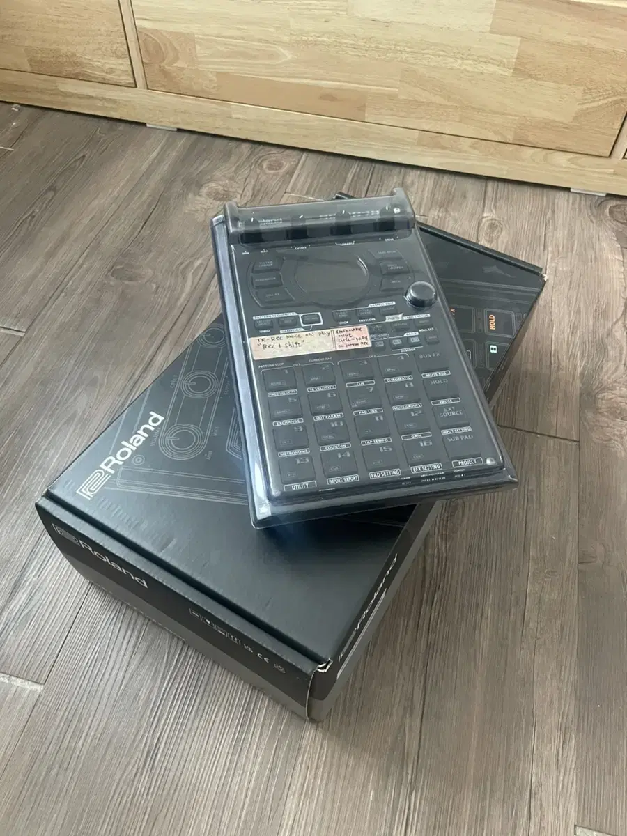 Roland SP 404 MK2 덱세이버 포함