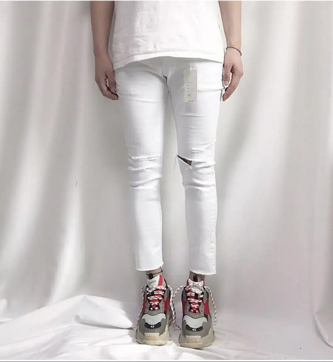 New) Slim Fit White Damage Cut Jeans 28~29