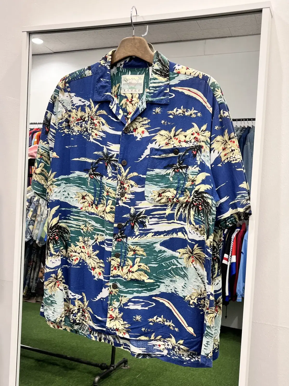 Island Fever Vintage Hawaiian Short Sleeve Shirt