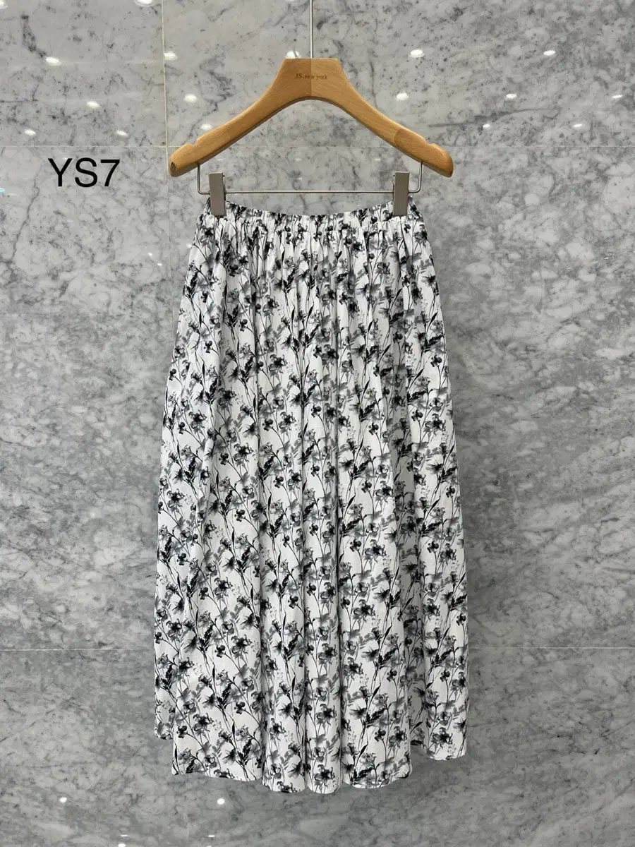 JS New York Style Sale (Same day shipping)Sold out Banded Flower Long Skirt