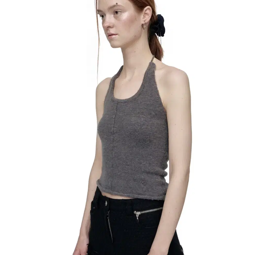 세릭 HALTER KNIT SLEEVELESS / CHARCOAL