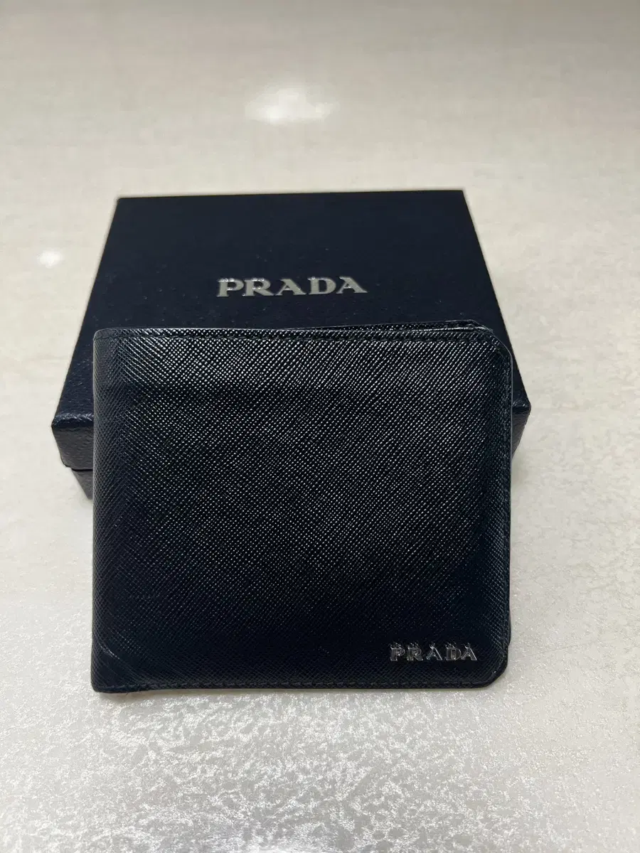 Prada 사피아노 반지갑 2M0513 PN9 F0002 001