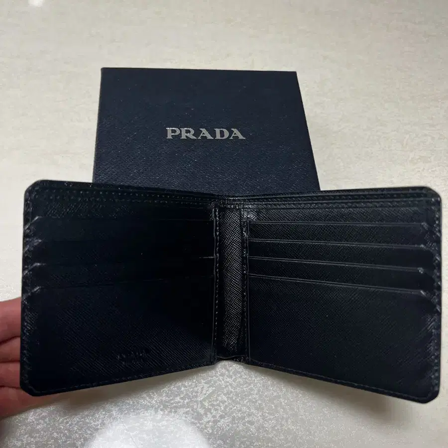 Prada 사피아노 반지갑 2M0513 PN9 F0002 001