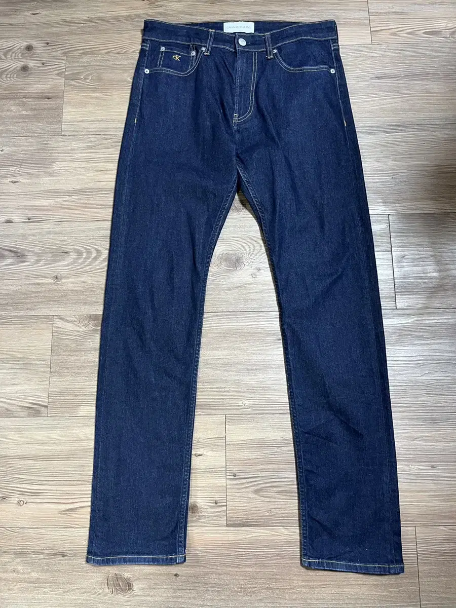 Calvin Klein Raw Edge Athletic Tapered Fit Denim Size 30