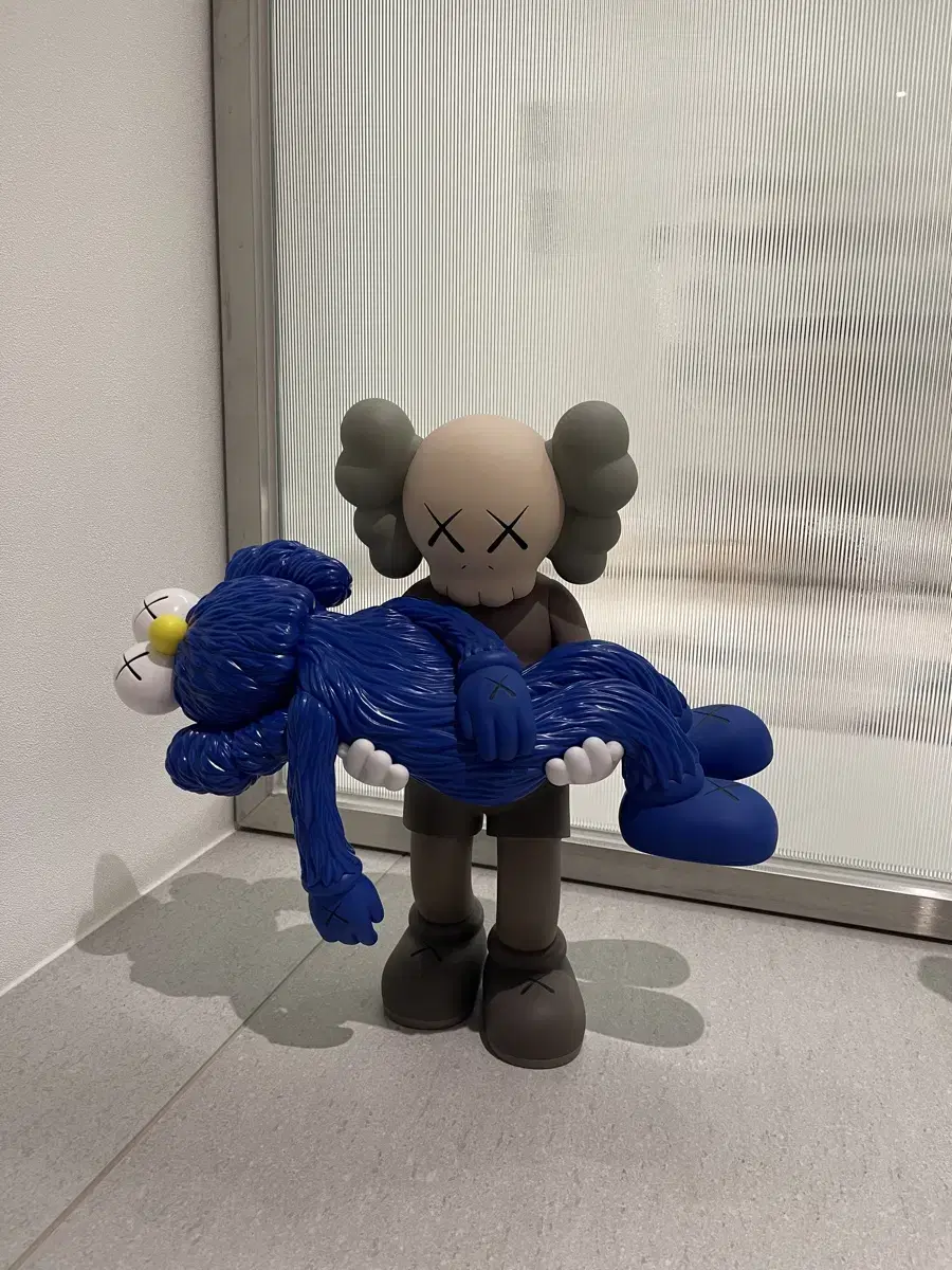 KAWS Gone 카우스 곤