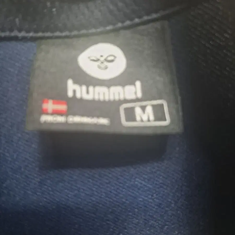 HUMMEL 운동용 자켓. 새옷