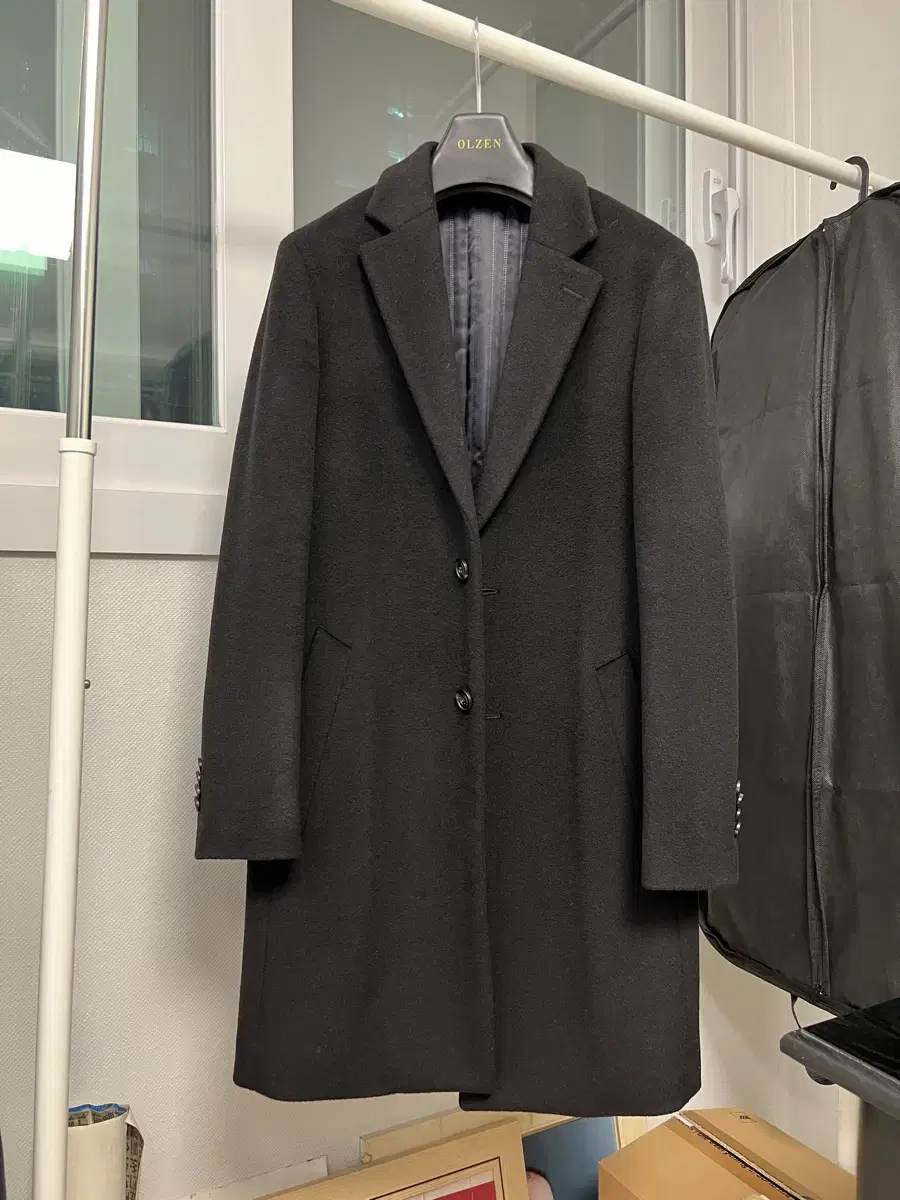 Black Men's Single Coat (in condition)