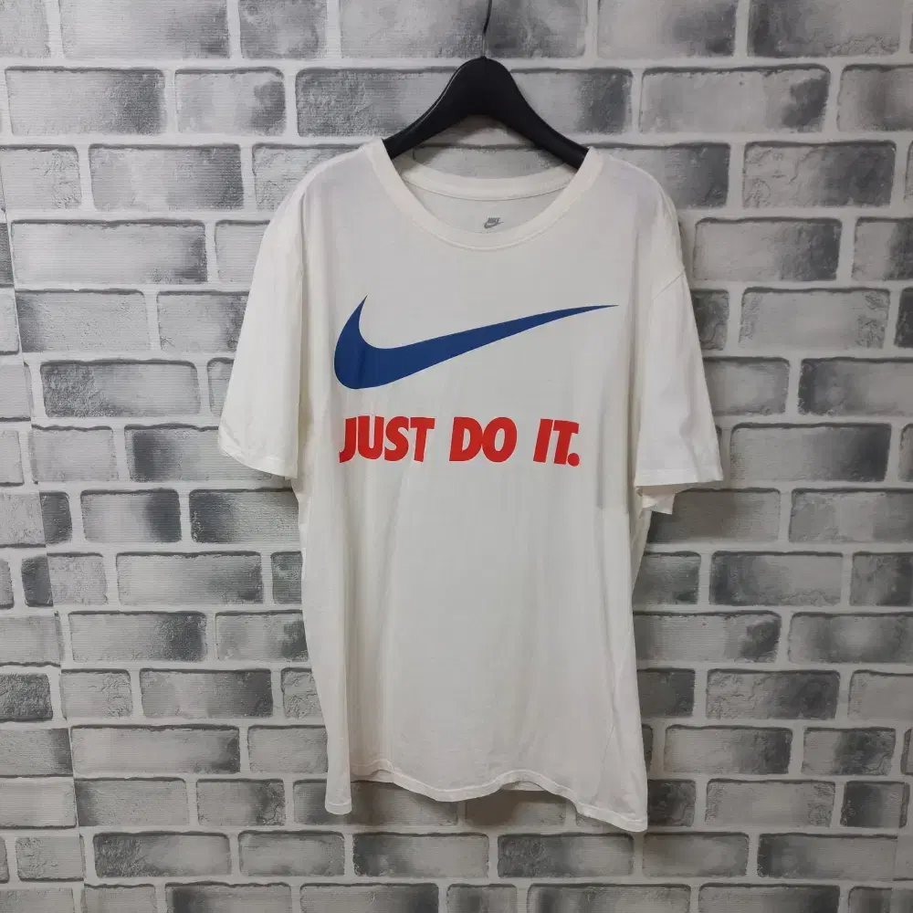 6-23/Nike Ivory Printed Tee Men