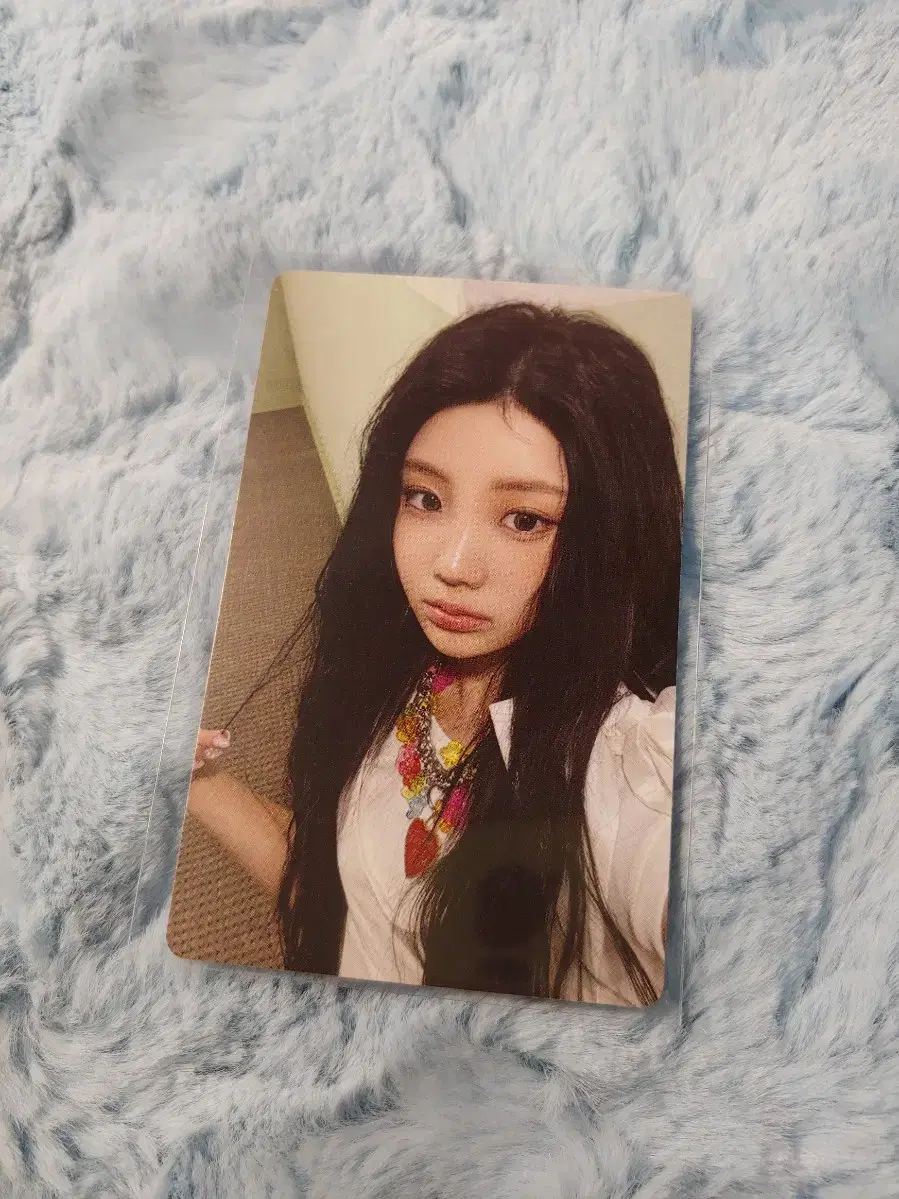 (More pics later)Eyelets photocard I'm selling them.