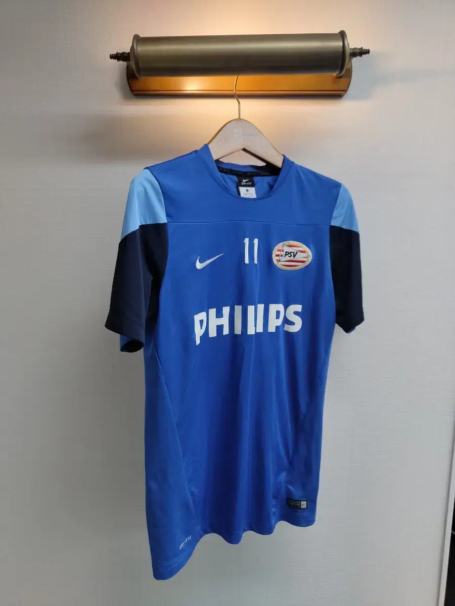 L) Nike Eindhoven Phillips sponsored T-shirt for sale 01