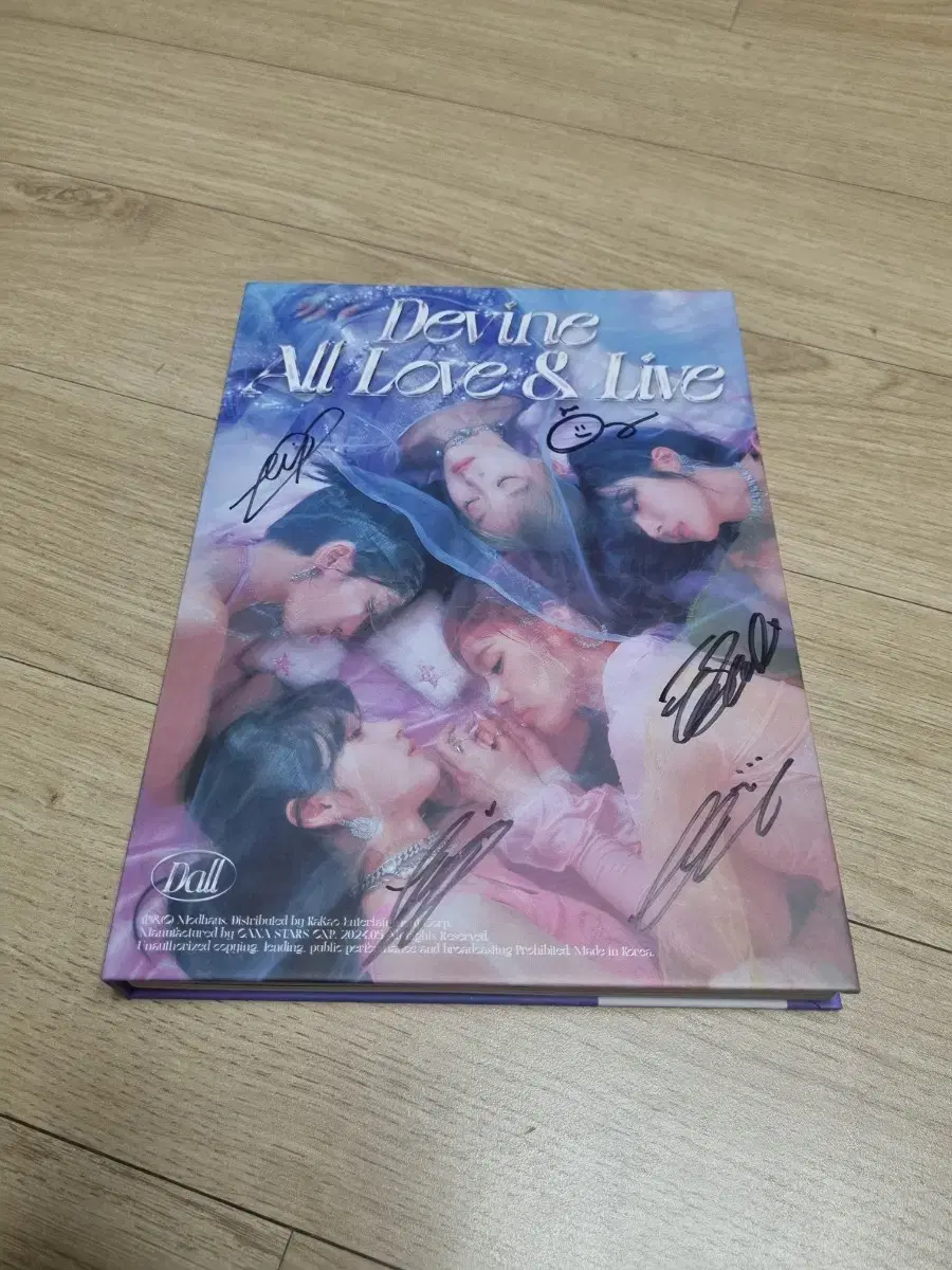 Artemis Chinfil sign Unavailable album Artemis Dall odd eye circle Loona