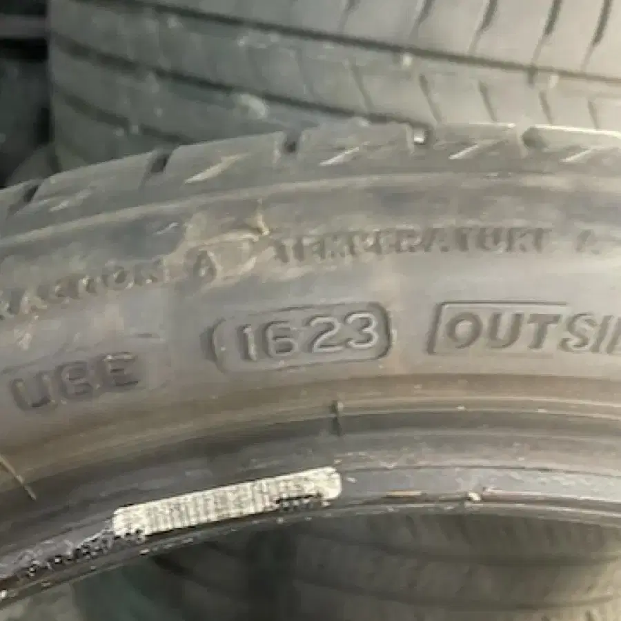 브릿지스톤 런플렛타이어 225/40R18 4본 판매합니다