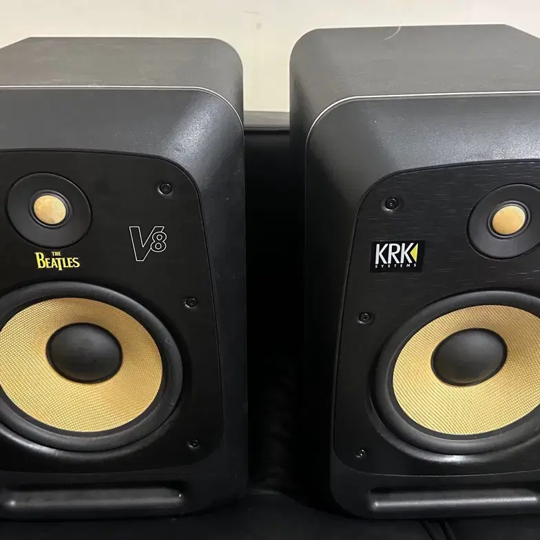 krk v8 s4 모니터 스피커 1조 팝니다.