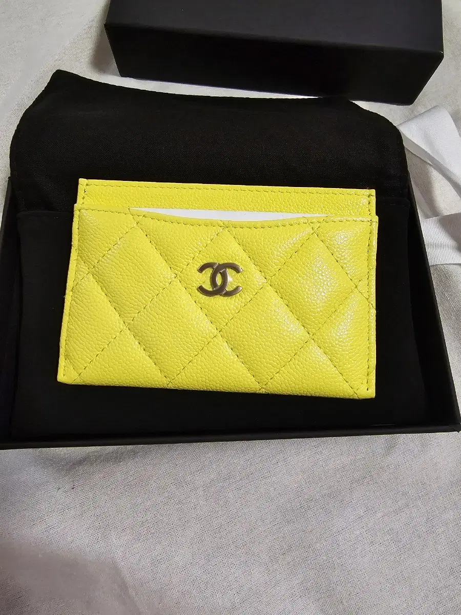 Chanel Classic kard slot yel