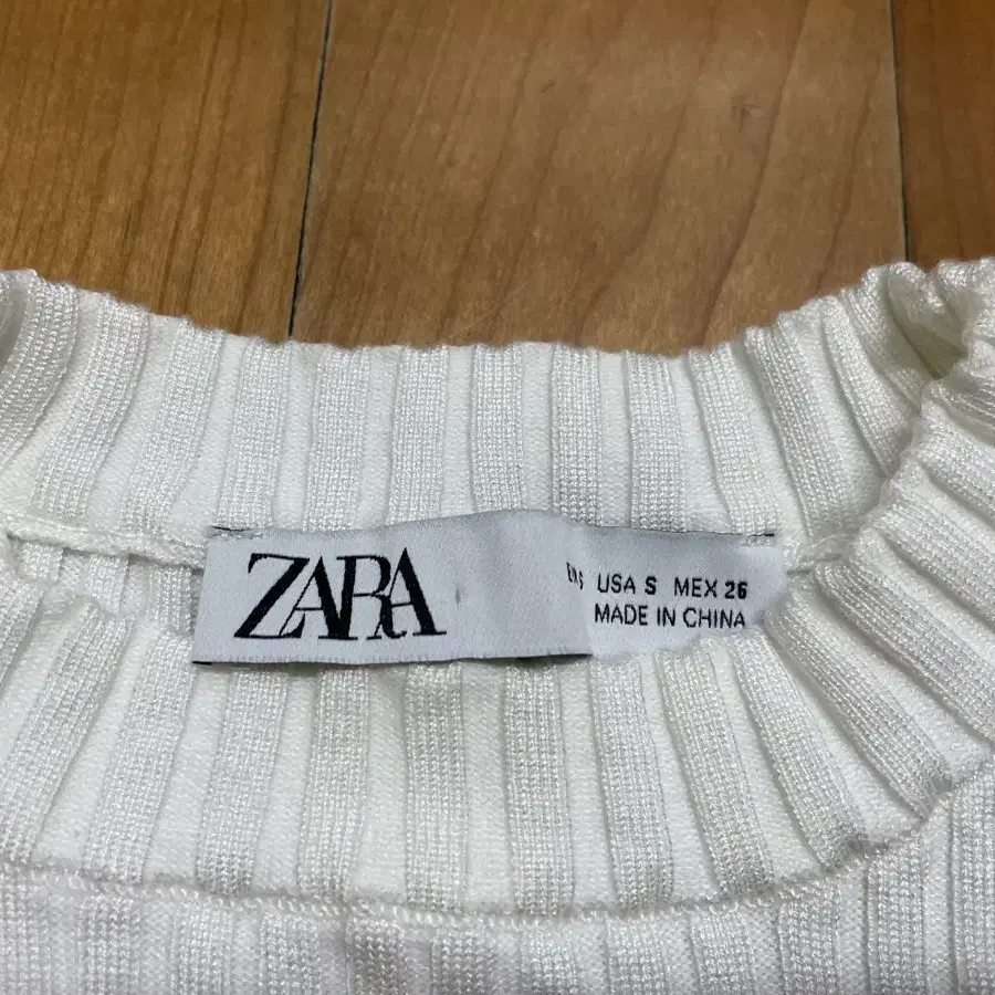 [미착용 새상품] 자라(ZARA) 여성 크롭 퍼프스 소매 니트