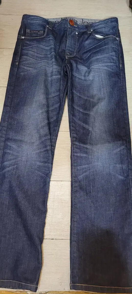 Calvin Klein jeans 32. genuine semi date