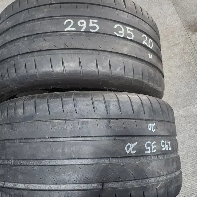 295/35R20 미쉐린 중고타이어 2개판매