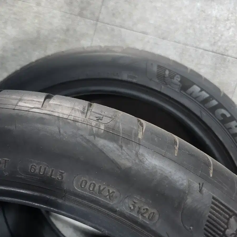 295/35R20 미쉐린 중고타이어 2개판매