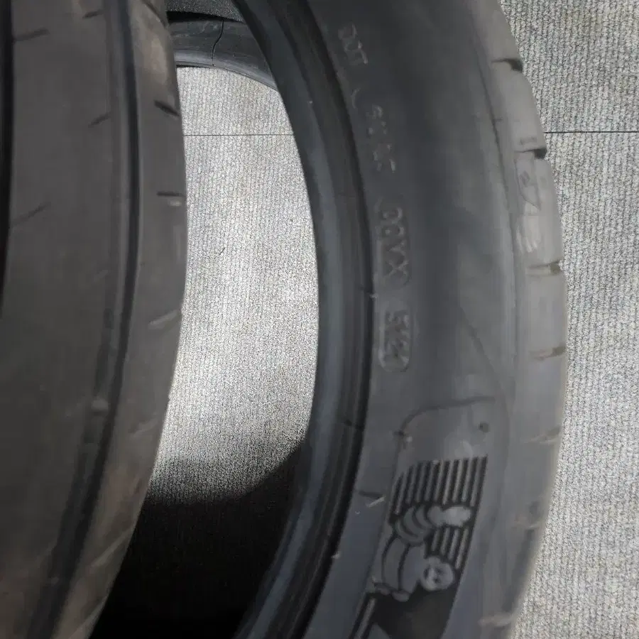 295/35R20 미쉐린 중고타이어 2개판매