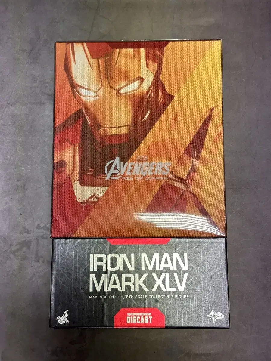 Hot Toys MMS300D11 Iron Man Mark XLV (Age of Ultron)