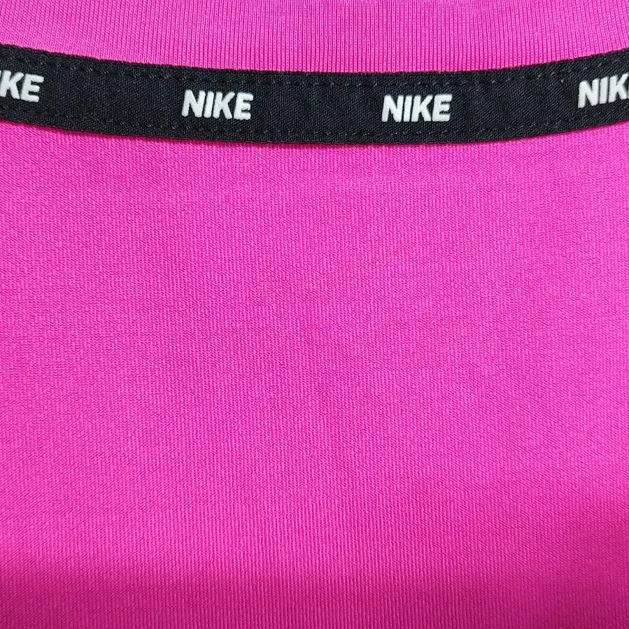 NIKE 나이키 여성 핫핑크 기능성 반팔브이넥 트레이닝상의