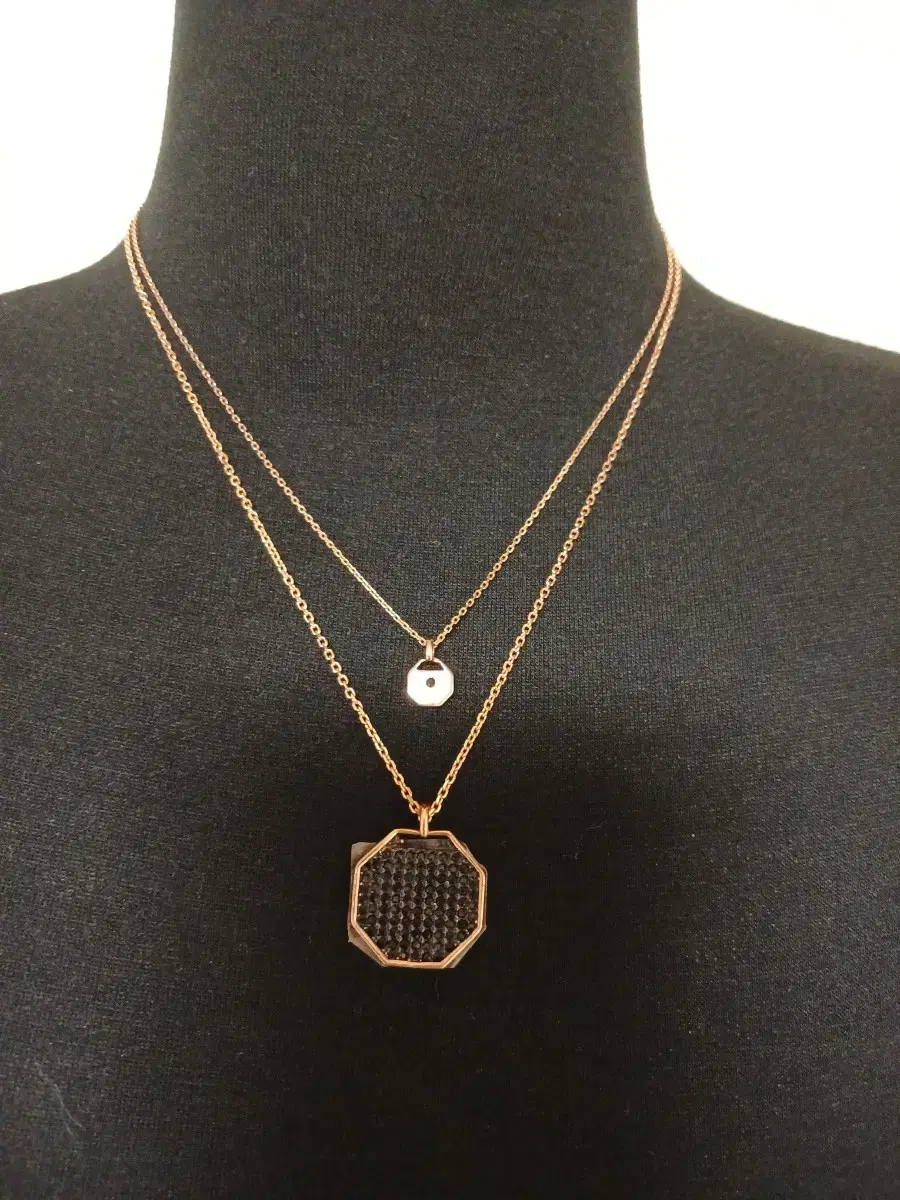 Tirir Necklace Set (worn 3 times)