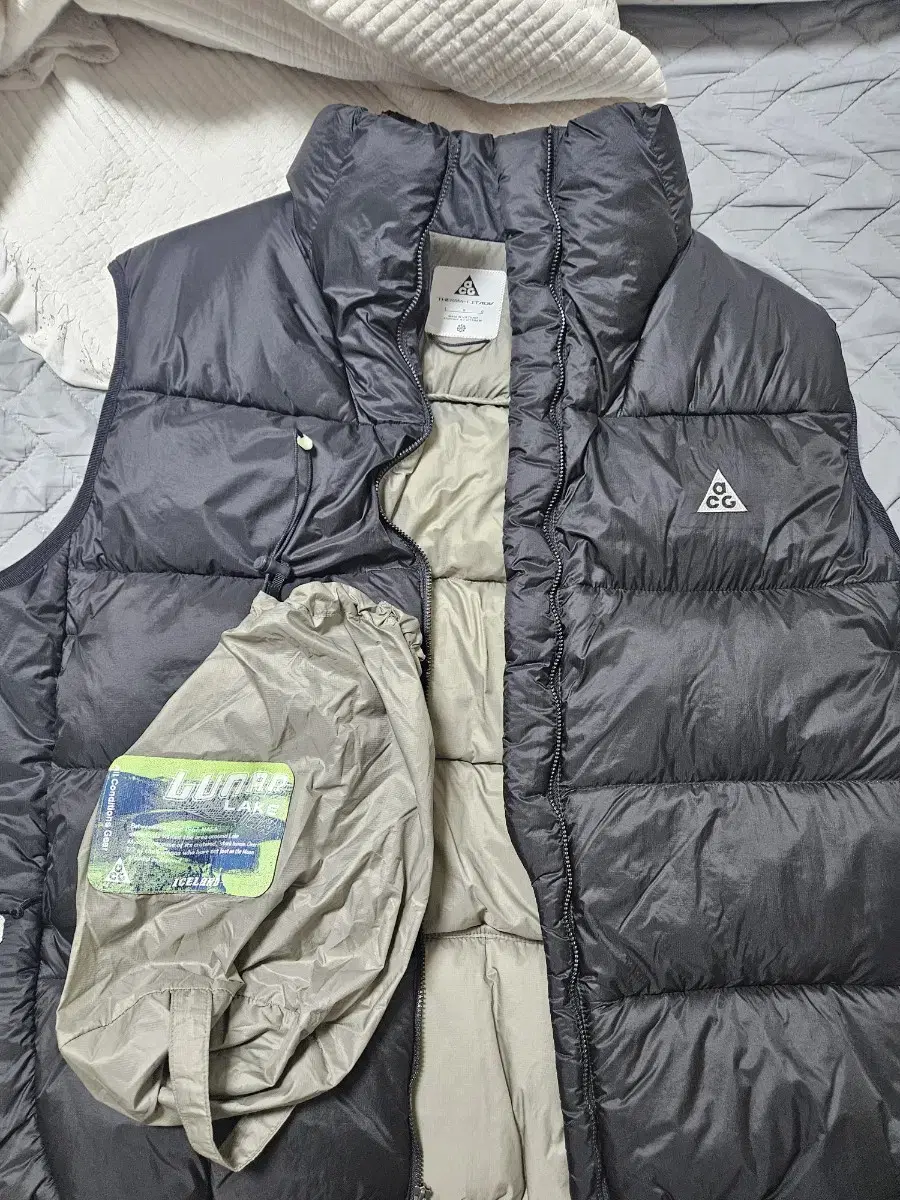 US L)Nike ACG Luna Lake Padded Vest