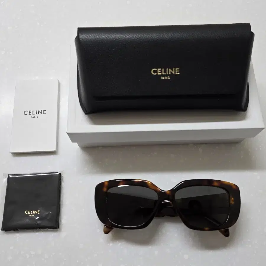 CELINE 셀린느 트리옴페 04 선글라스 CL40216U.53A